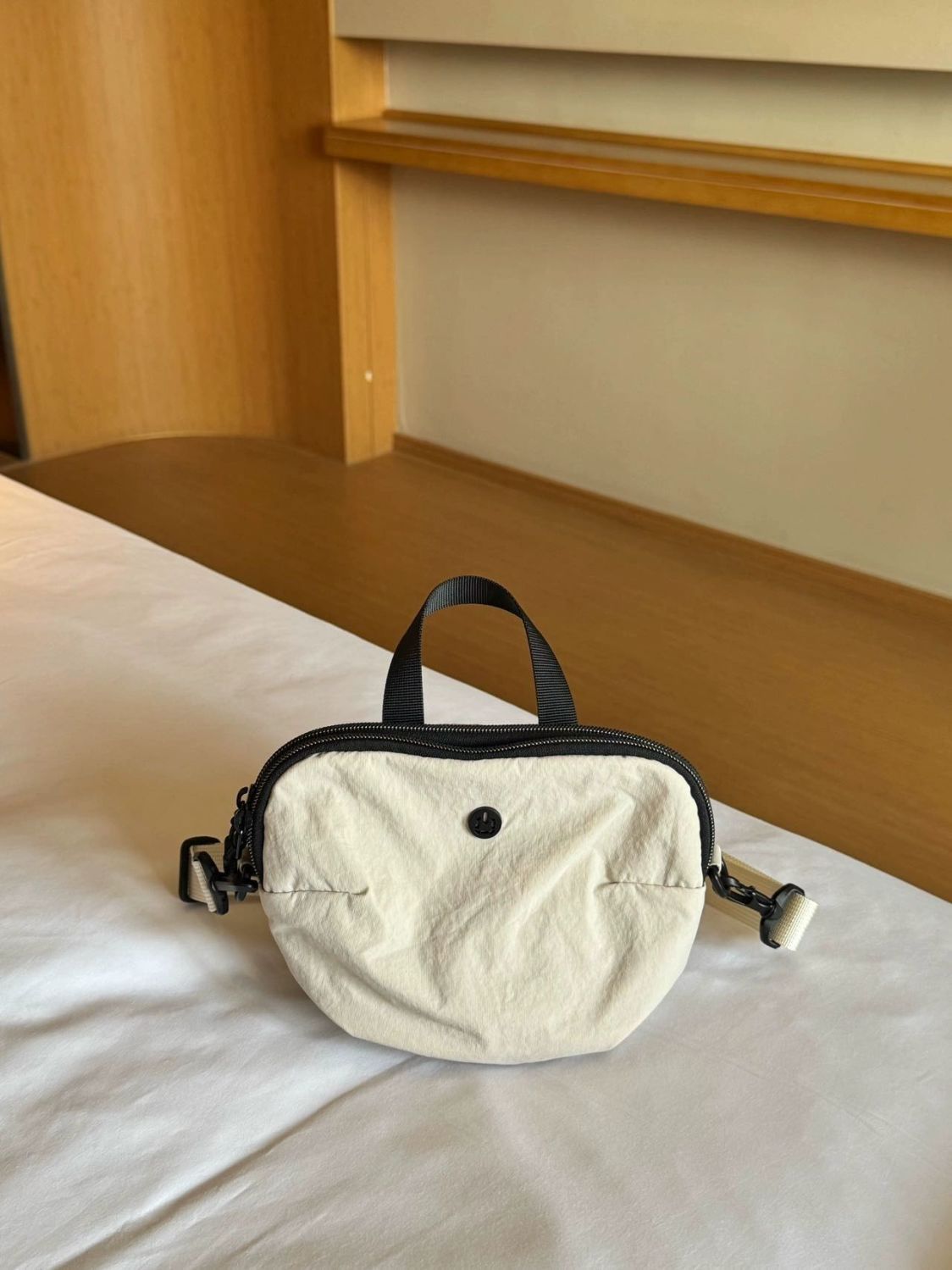 2025 New Cute Phone Bag Universal Lightweight Crossbody Bag Small Apple Multi-Layer Mini Fabric Bag Large Capacity