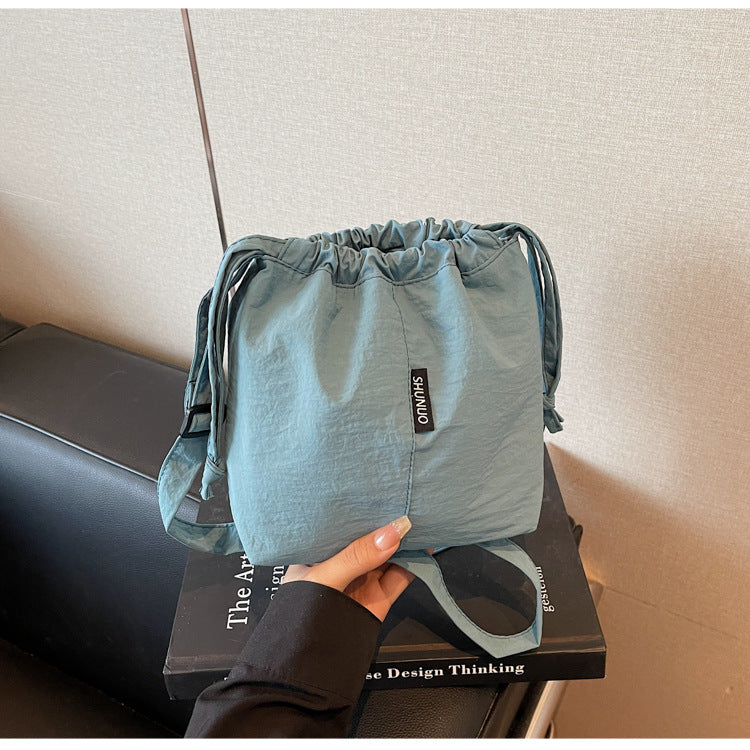 Summer casual versatile drawstring Oxford cloth bucket bag, women's 2025 new niche artistic crossbody bag, mobile phone bag