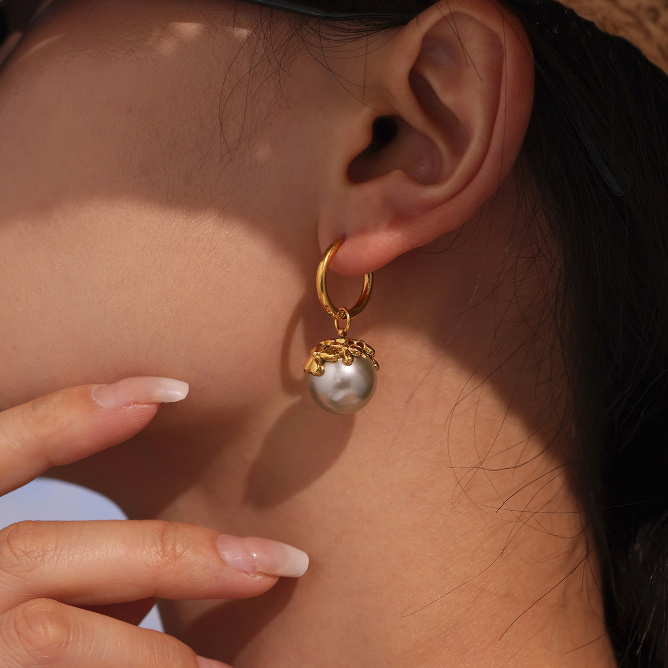 Gold Earrings for Women Elegant Small Flower Pearl Earrings
