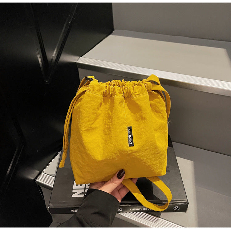 Summer casual versatile drawstring Oxford cloth bucket bag, women's 2025 new niche artistic crossbody bag, mobile phone bag