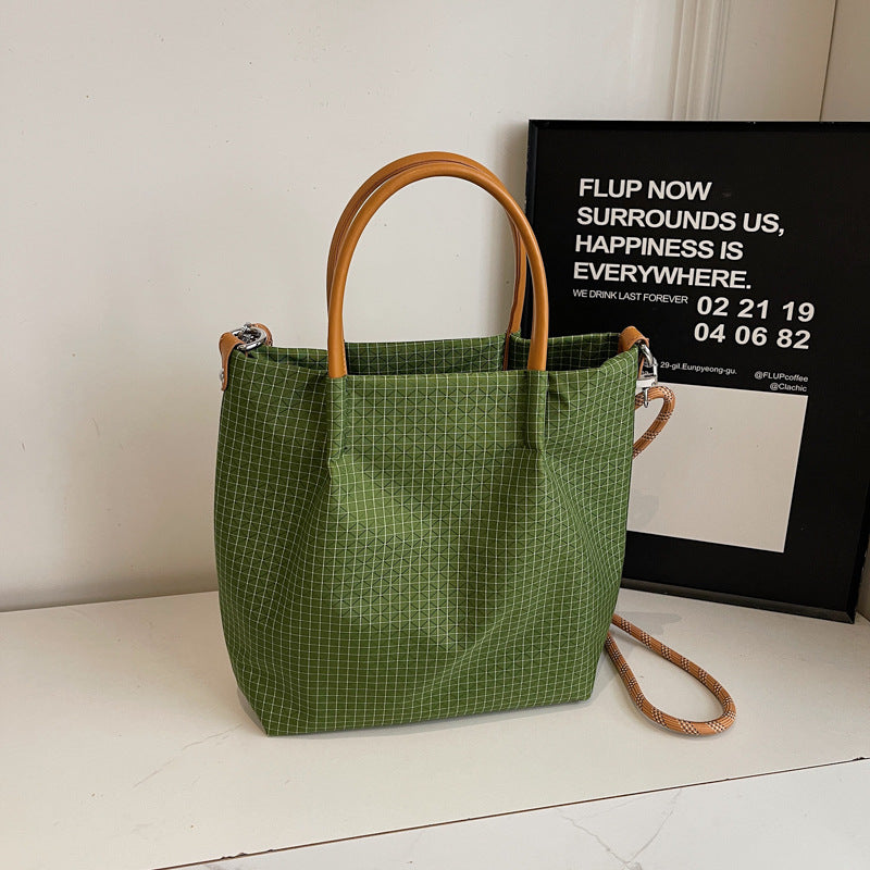 2025 new grid pattern waterproof nylon shoulder bag for women, large capacity water bucket bag, tote bag, urban leisure commuting crossbody bag