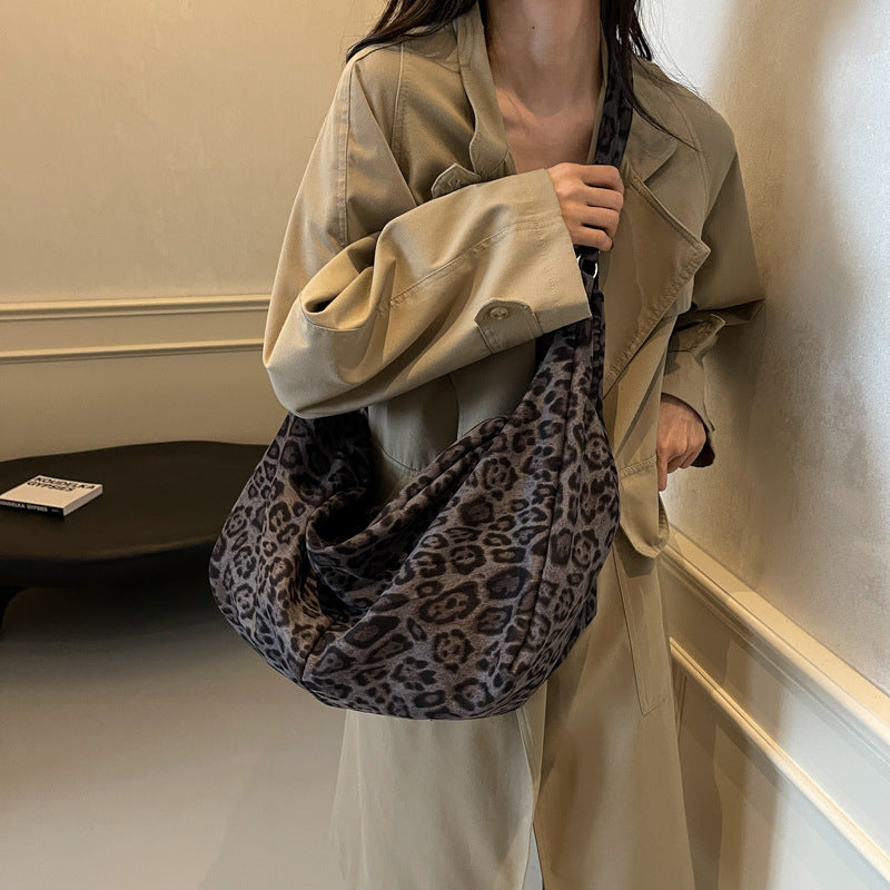 Leisure commuting large capacity retro bag for women 2025 new autumn and winter versatile crossbody bag, single shoulder tote bag