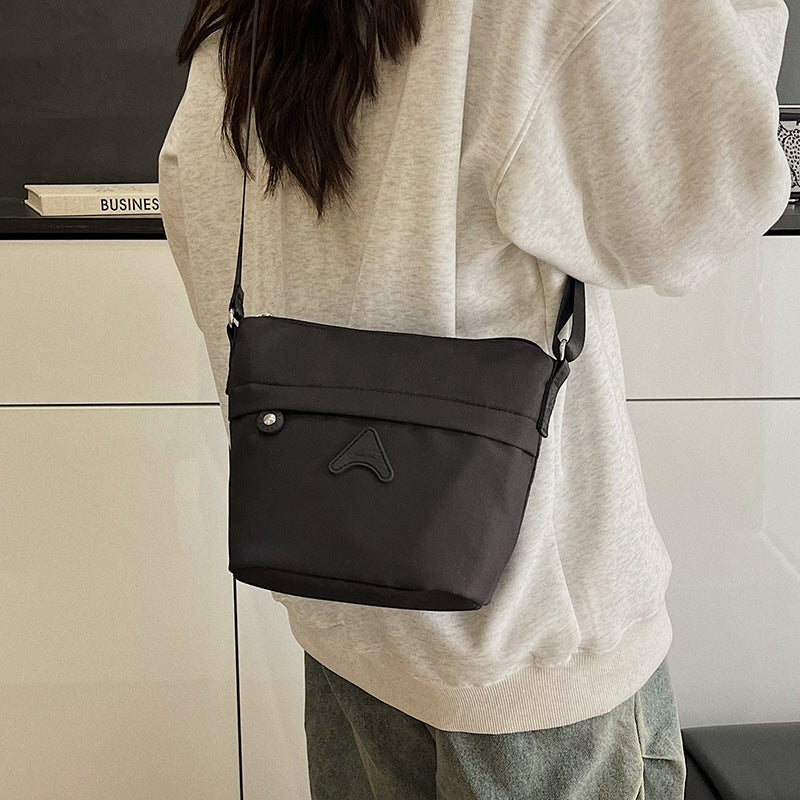 2025 new women's bag nylon cloth shoulder bag simple and fashionable crossbody bag large capacity lightweight bucket bag for women