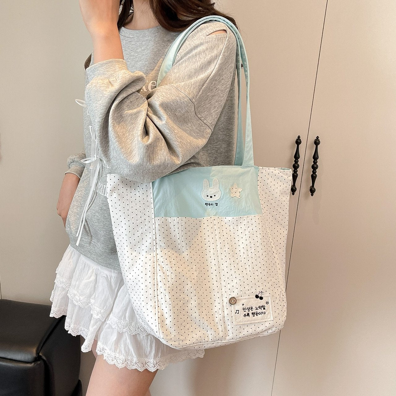 2025 fashion new Korean casual simple polka dot bag women's large capacity crossbody bag commuting pillow bag