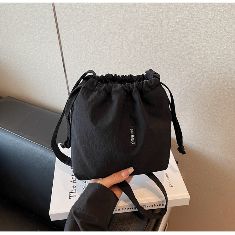 Summer casual versatile drawstring Oxford cloth bucket bag, women's 2025 new niche artistic crossbody bag, mobile phone bag