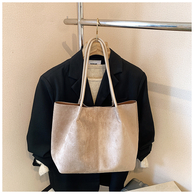 Autumn and winter new suede commuting large capacity tote bag 2025 women's casual simple and versatile ins shoulder bag