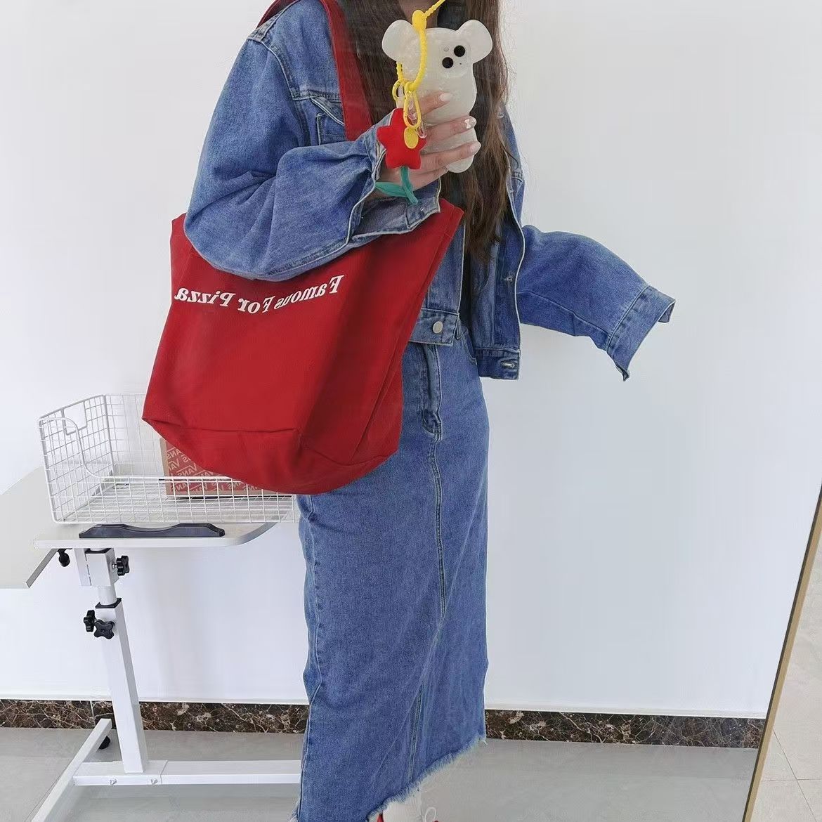 Small niche red canvas bag 2025 new casual letter printed canvas shoulder bag large capacity student tote bag