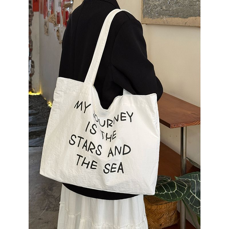 2025 new autumn and winter large capacity canvas bag, women's new lazy style work commuting shoulder bag, niche versatile tote bag