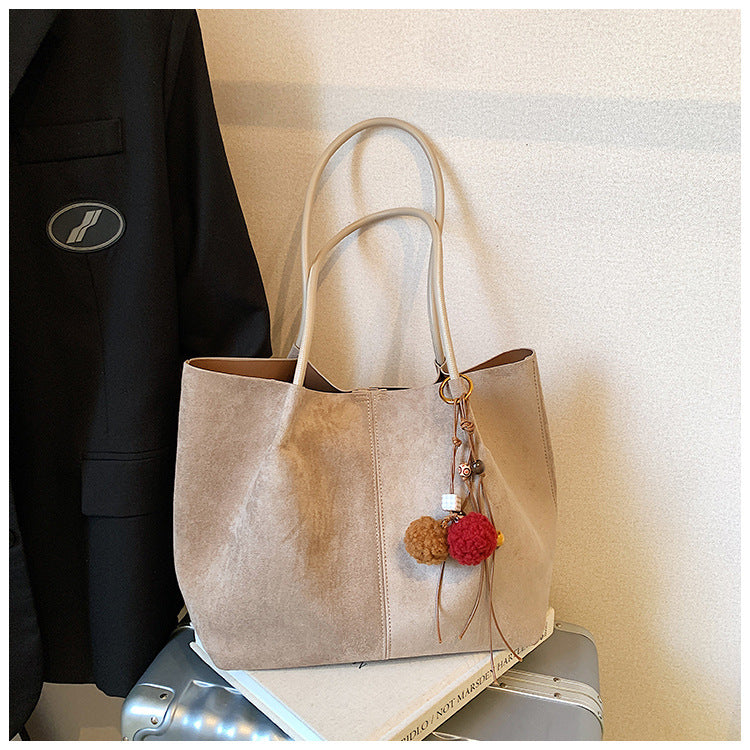 Autumn and winter new suede commuting large capacity tote bag 2025 women's casual simple and versatile ins shoulder bag