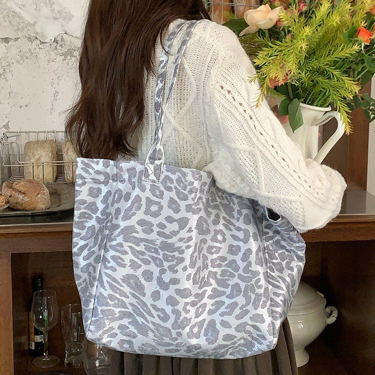 Korean-style silver-white leopard print casual single shoulder bag for women 2025 autumn new arrivals versatile commuting crossbody bag with large capacity