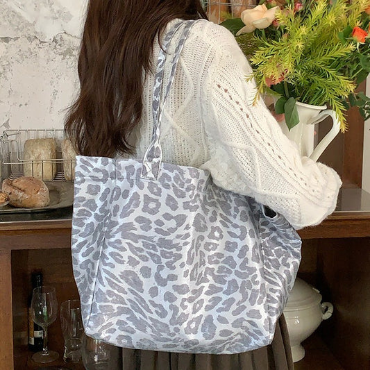 Korean-style silver-white leopard print casual single shoulder bag for women 2025 autumn new arrivals versatile commuting crossbody bag with large capacity