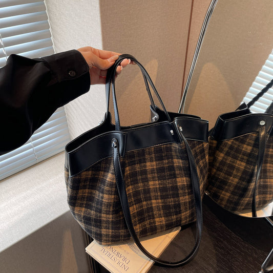 2025 Autumn New Korean Retro Handheld Shoulder Bag, niche fashion design, plaid large capacity tote bag