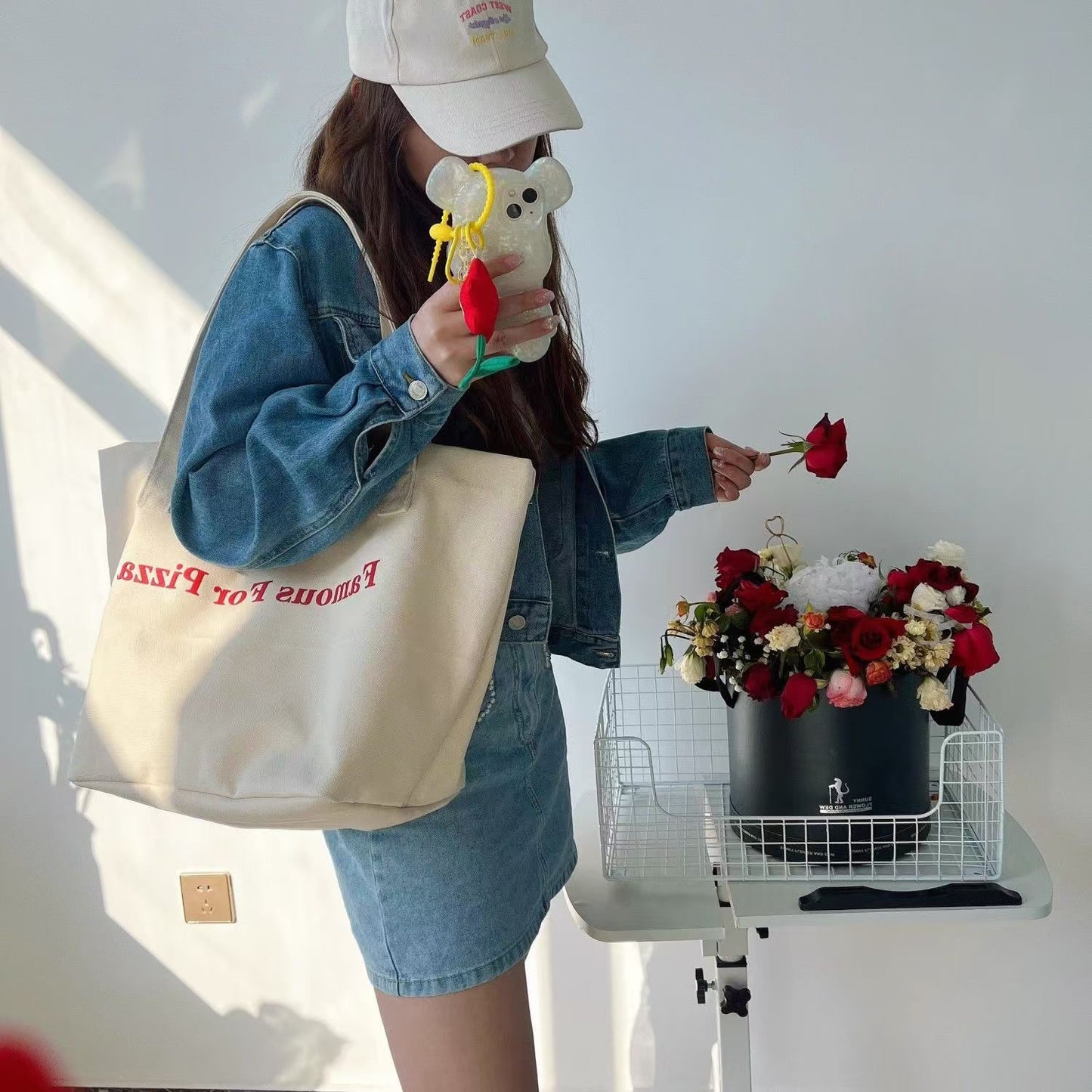 Small niche red canvas bag 2025 new casual letter printed canvas shoulder bag large capacity student tote bag