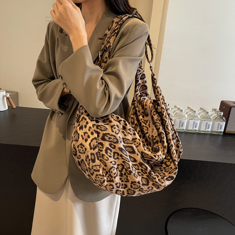 Leisure commuting large capacity retro bag for women 2025 new autumn and winter versatile crossbody bag, single shoulder tote bag