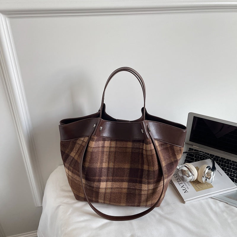 2025 Autumn New Korean Retro Handheld Shoulder Bag, niche fashion design, plaid large capacity tote bag