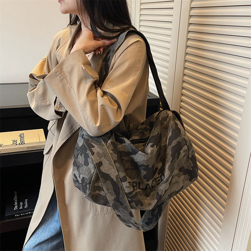 Camouflage canvas bag crossbody bag 2025 new fashionable single shoulder women's large capacity leisure student class commuting bag