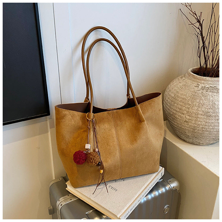 Autumn and winter new suede commuting large capacity tote bag 2025 women's casual simple and versatile ins shoulder bag
