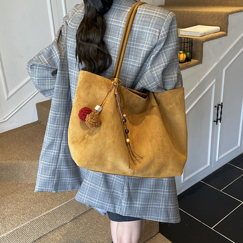 Autumn and winter new suede commuting large capacity tote bag 2025 women's casual simple and versatile ins shoulder bag