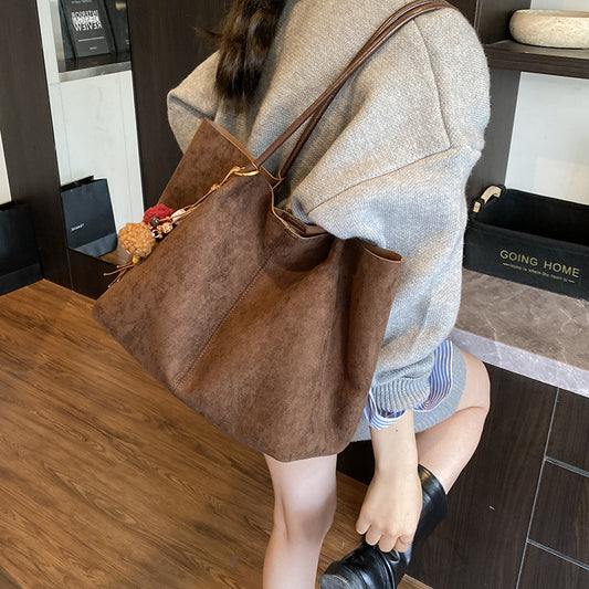 Autumn and winter new suede commuting large capacity tote bag 2025 women's casual simple and versatile ins shoulder bag