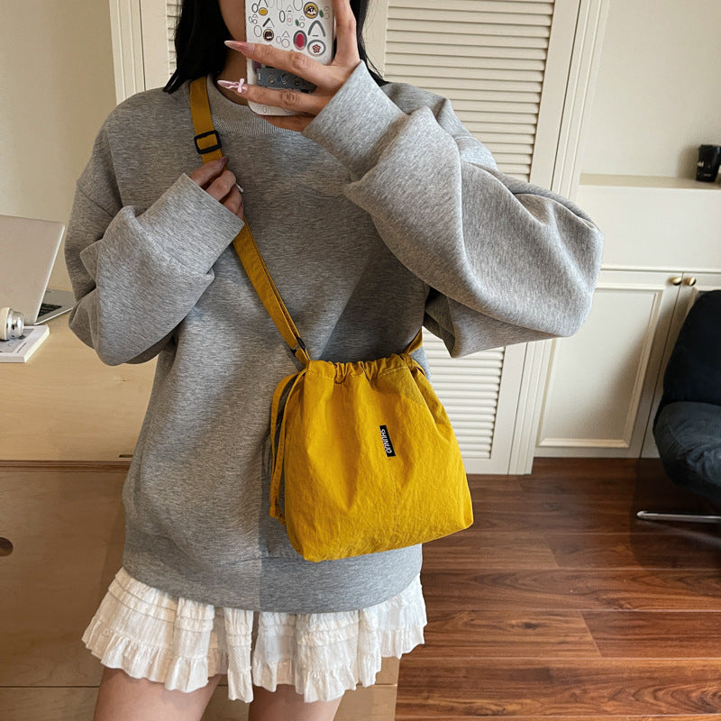 Summer casual versatile drawstring Oxford cloth bucket bag, women's 2025 new niche artistic crossbody bag, mobile phone bag