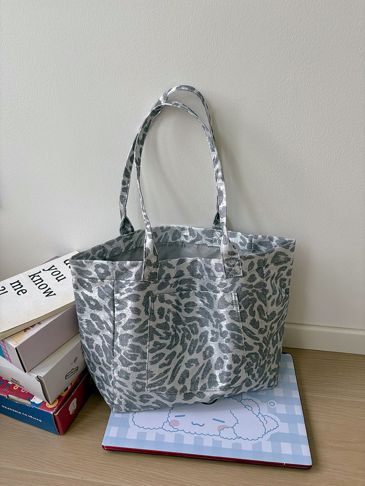 Korean-style silver-white leopard print casual single shoulder bag for women 2025 autumn new arrivals versatile commuting crossbody bag with large capacity