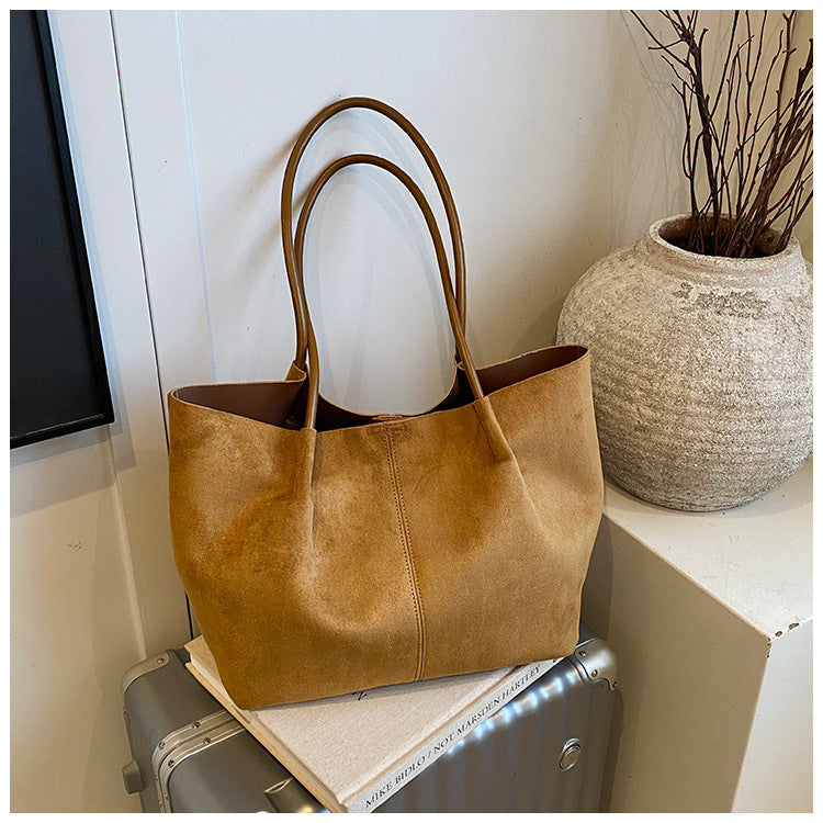Autumn and winter new suede commuting large capacity tote bag 2025 women's casual simple and versatile ins shoulder bag