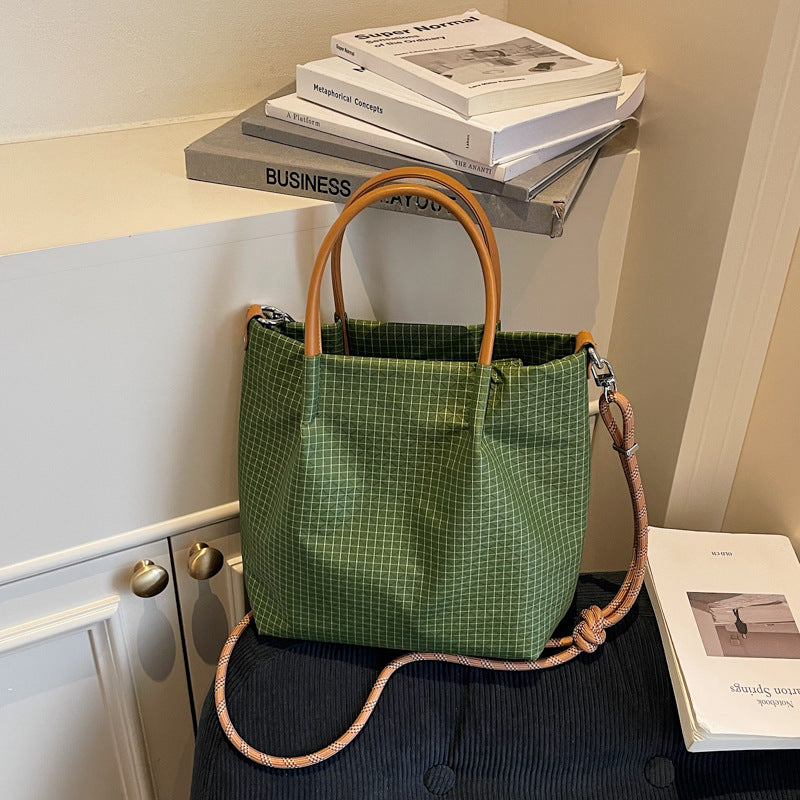 2025 new grid pattern waterproof nylon shoulder bag for women, large capacity water bucket bag, tote bag, urban leisure commuting crossbody bag