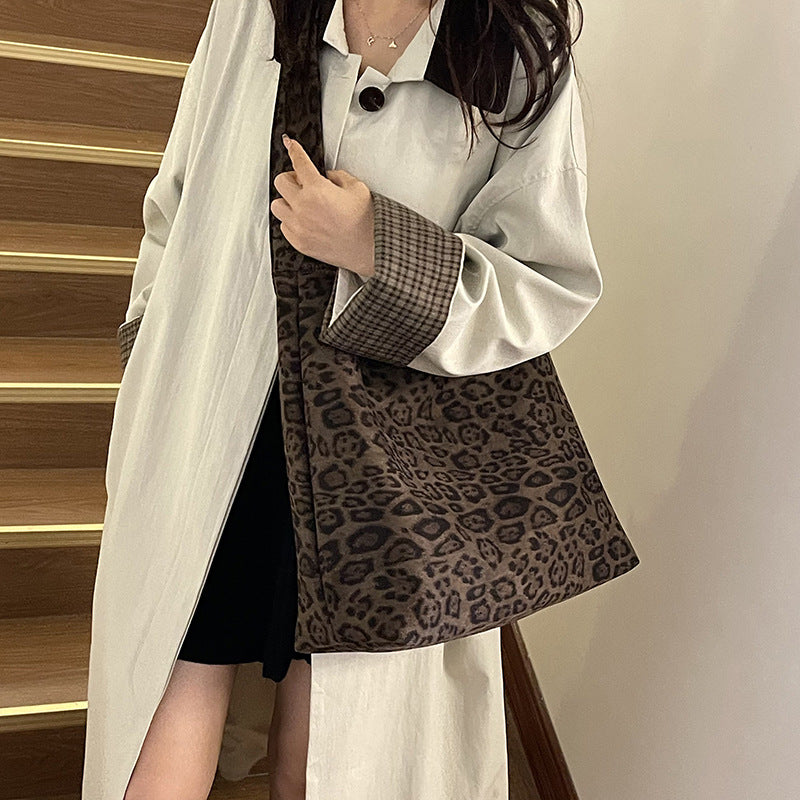 Suede Single Shoulder Women's Backpack Underarm Tote Bag Panther Pattern Plain Face Autumn/Winter Women's Bag 2025 New Large Capacity Versatile Diagonal Cross