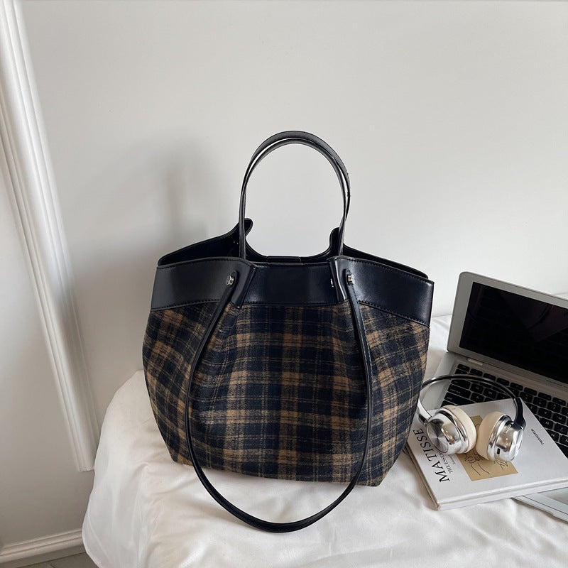 2025 Autumn New Korean Retro Handheld Shoulder Bag, niche fashion design, plaid large capacity tote bag