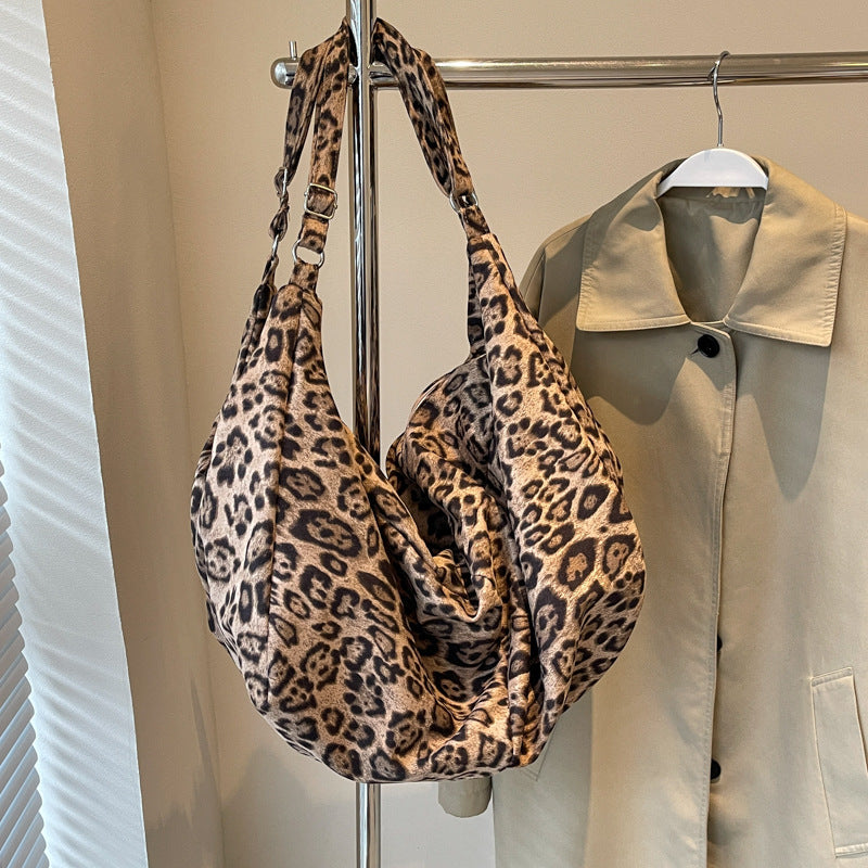 Leisure commuting large capacity retro bag for women 2025 new autumn and winter versatile crossbody bag, single shoulder tote bag