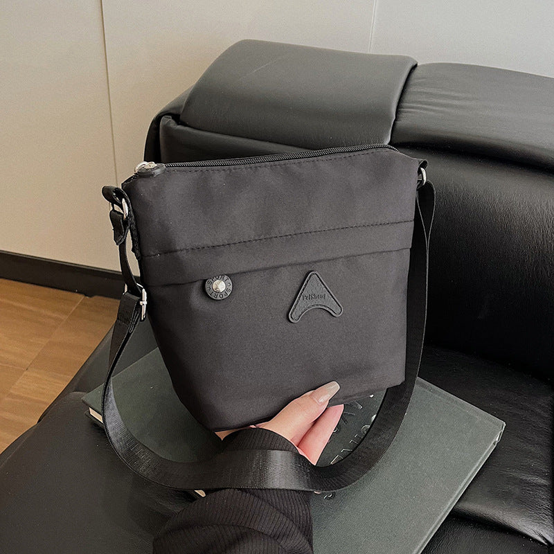 2025 new women's bag nylon cloth shoulder bag simple and fashionable crossbody bag large capacity lightweight bucket bag for women