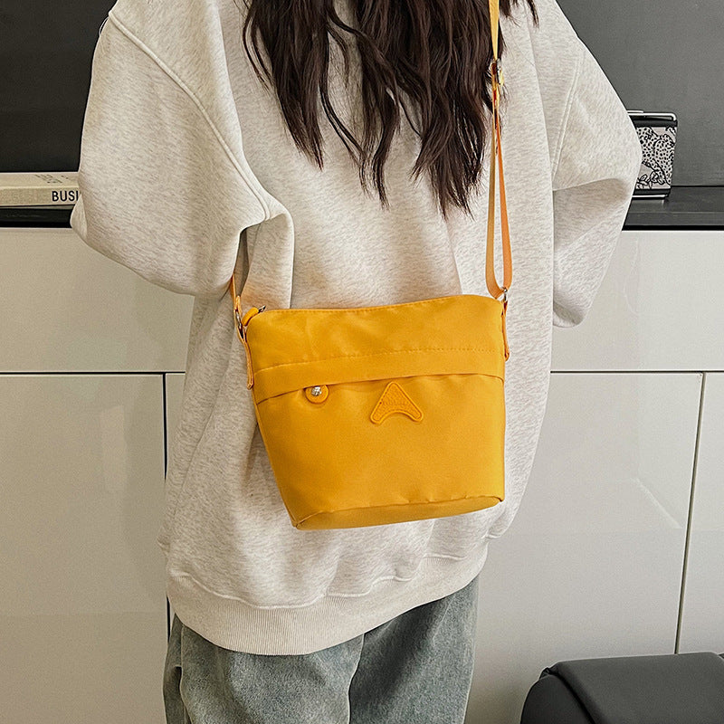 2025 new women's bag nylon cloth shoulder bag simple and fashionable crossbody bag large capacity lightweight bucket bag for women