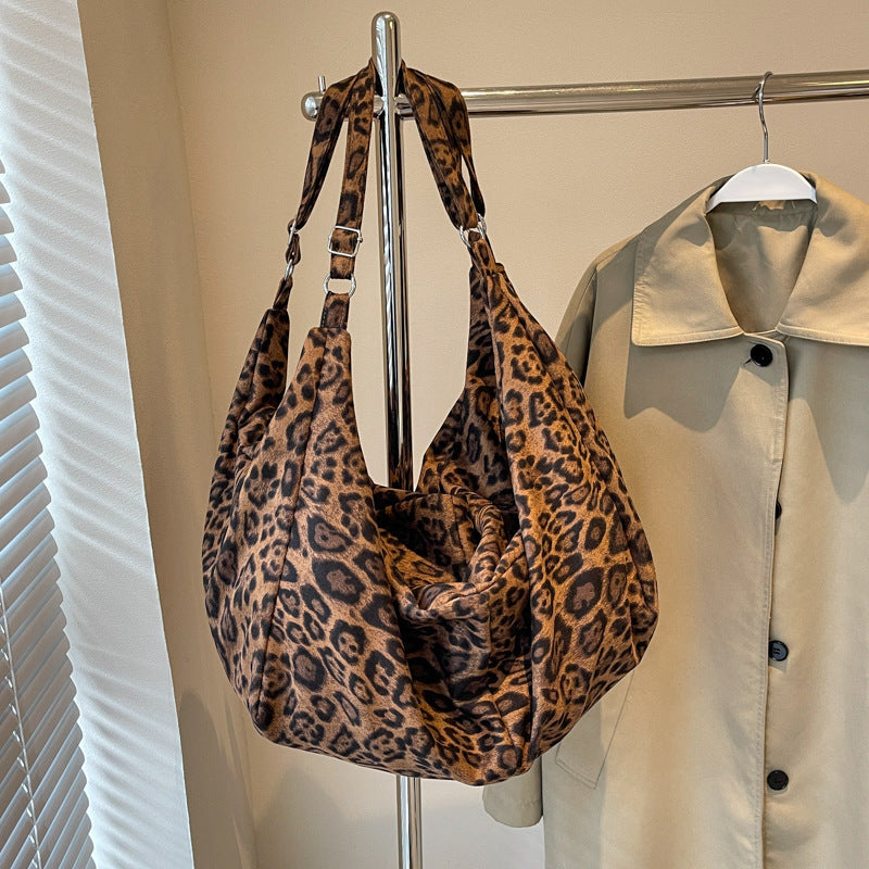 Leisure commuting large capacity retro bag for women 2025 new autumn and winter versatile crossbody bag, single shoulder tote bag