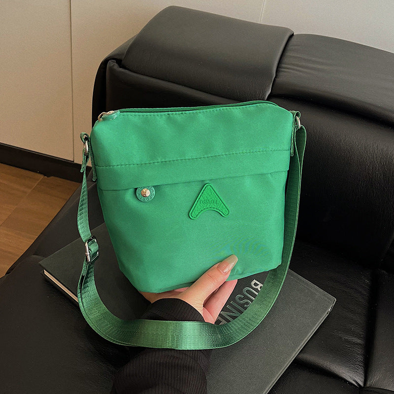 2025 new women's bag nylon cloth shoulder bag simple and fashionable crossbody bag large capacity lightweight bucket bag for women