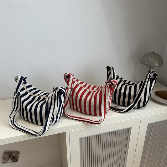 Korean version of small fresh contrasting striped shoulder bag, large capacity tote bag, new single shoulder armpit bag, artistic crossbody bag