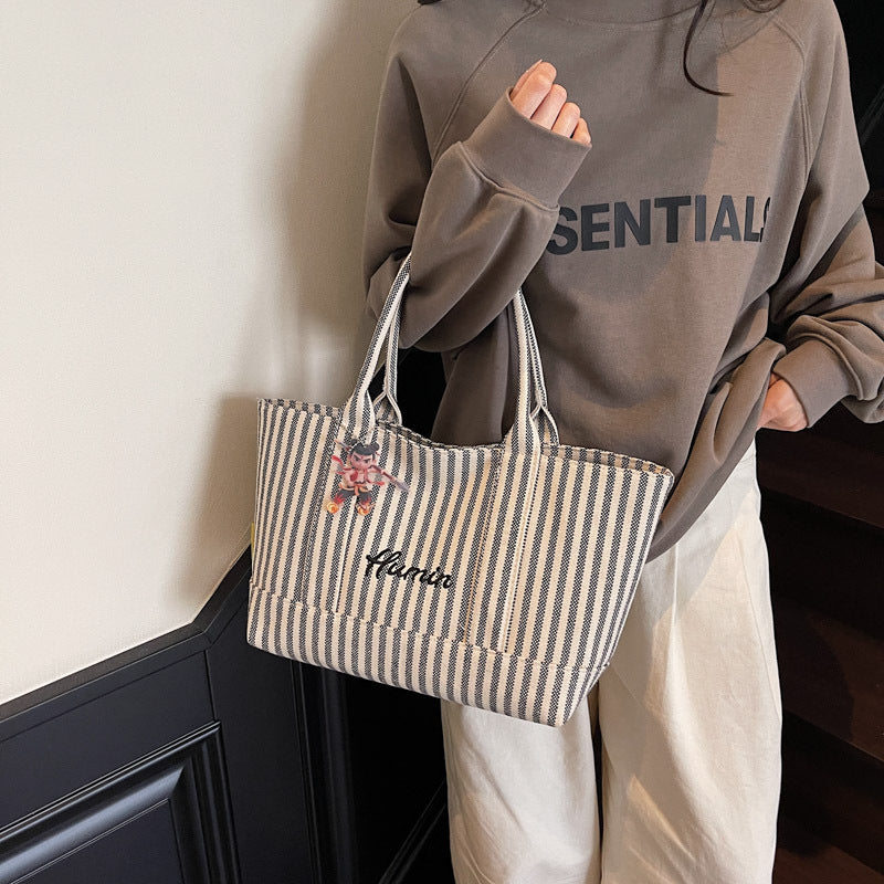 Striped canvas handbag for women in spring and summer 2025, large capacity tote bag, commuting shoulder bag, travel bag