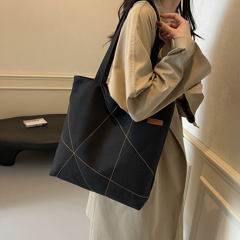 Large capacity tote bag for women in autumn 2025 with new stitching design, shoulder bag, fashionable commuting bag, versatile and trendy canvas bag