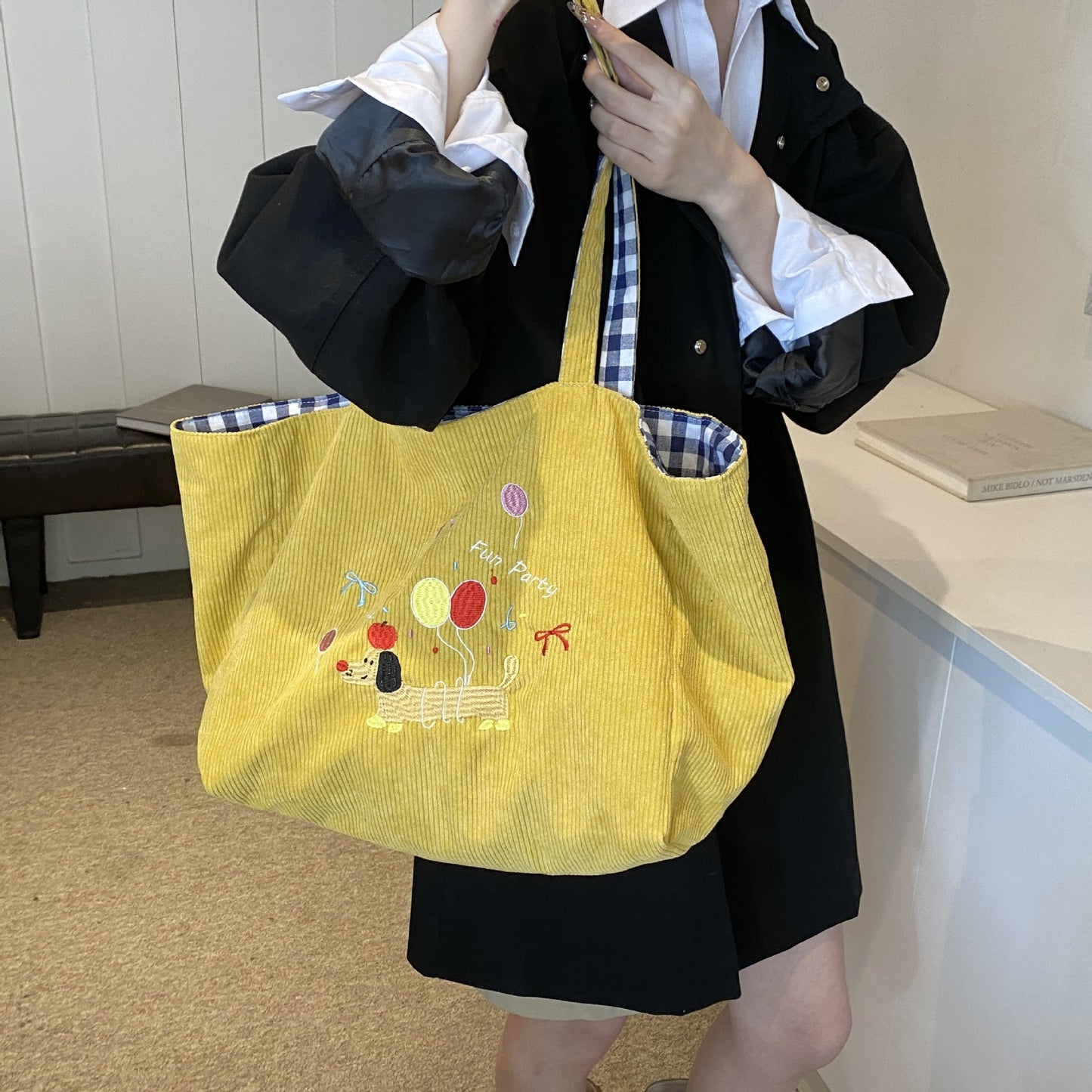 Self cute embroidered hand-held shoulder bag, large capacity tote bag, autumn and winter new corduroy plaid dual-use women's bag