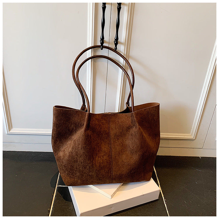 Autumn and winter new suede commuting large capacity tote bag 2025 women's casual simple and versatile ins shoulder bag