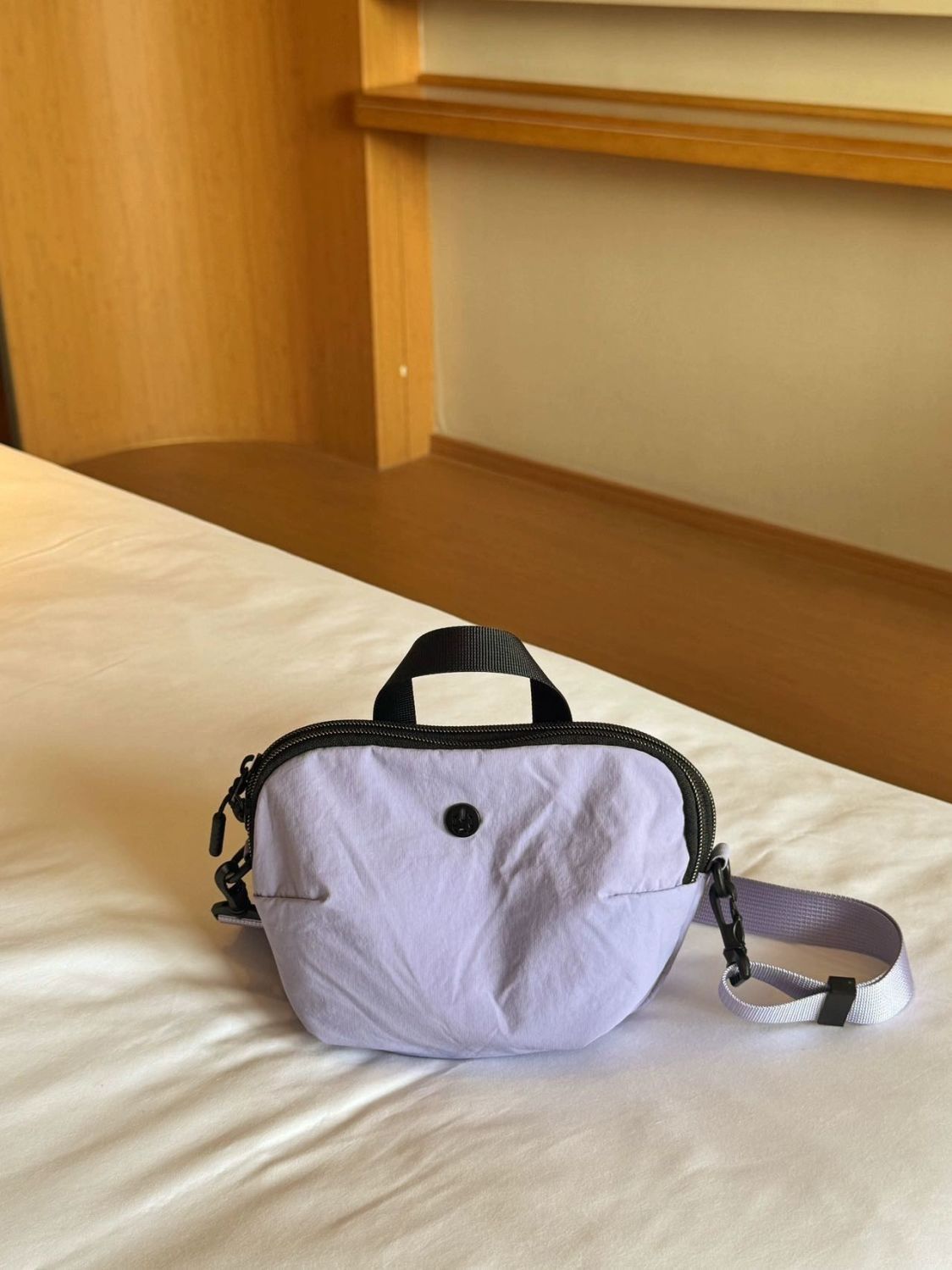 2025 New Cute Phone Bag Universal Lightweight Crossbody Bag Small Apple Multi-Layer Mini Fabric Bag Large Capacity