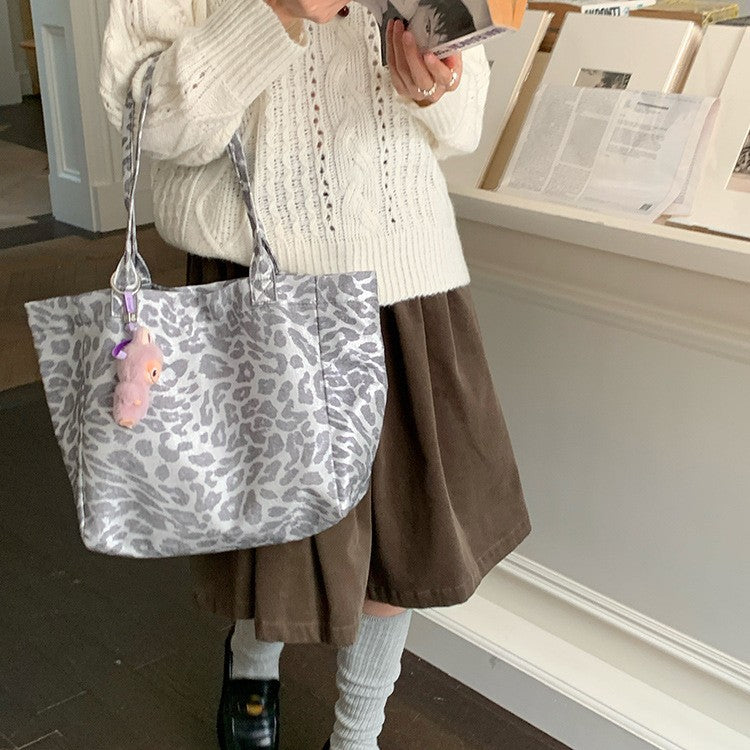 Korean-style silver-white leopard print casual single shoulder bag for women 2025 autumn new arrivals versatile commuting crossbody bag with large capacity