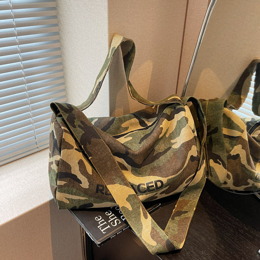 Camouflage canvas bag crossbody bag 2025 new fashionable single shoulder women's large capacity leisure student class commuting bag