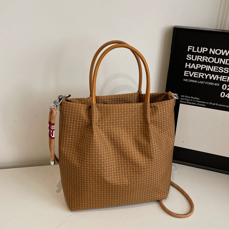 2025 new grid pattern waterproof nylon shoulder bag for women, large capacity water bucket bag, tote bag, urban leisure commuting crossbody bag