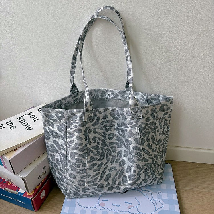 Korean-style silver-white leopard print casual single shoulder bag for women 2025 autumn new arrivals versatile commuting crossbody bag with large capacity